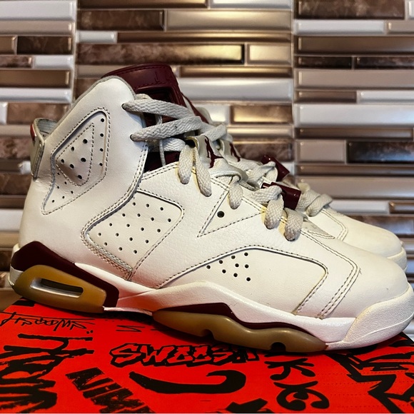 Jordan 6 Retro 'Maroon'  Size 6Y - VNDS - Picture 6 of 7